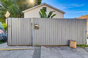 1542 W 17th St, Los Angeles, CA 90006 - Photo 38