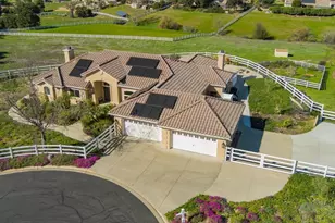 30606 Falling Star Cir, Valley Center, CA 92082 - Photo 2