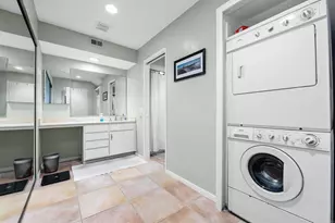 2537 Navarra Dr, Carlsbad, CA 92009 - Photo 12