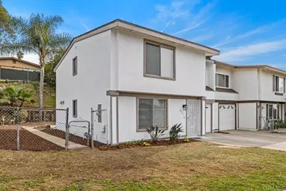 921 Lemon Avenue, Vista, CA 92084 - Photo 2