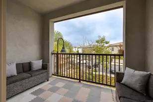2227 Solara Ln, Vista, CA 92081 - Photo 2