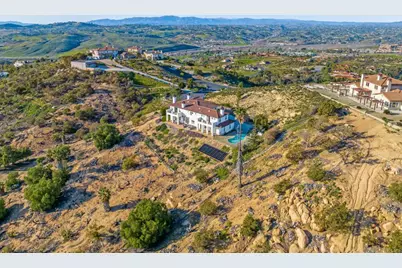 30809 Chateau Haut Briant, Bonsall, CA 92003 - Photo 12