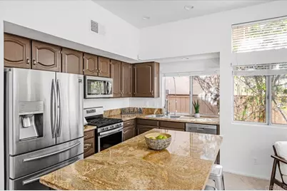 2077 Tiffany Dr, Oceanside, CA 92056 - Photo 4