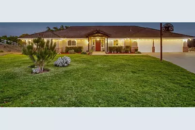 2092 Tudor Lane, Fallbrook, CA 92028 - Photo 2