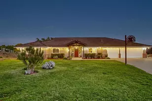 2092 Tudor Ln, Fallbrook, CA 92028 - Photo 2