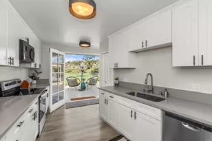 2544 Navarra, Carlsbad, CA 92009 - Photo 10