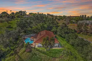707 S Live Oak Park Rd, Fallbrook, CA 92028 - Photo 2