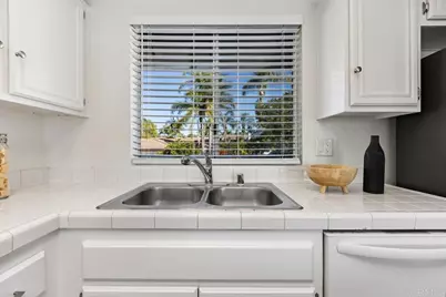 1330 Palomar Place #7, Vista, CA 92084 - Photo 10