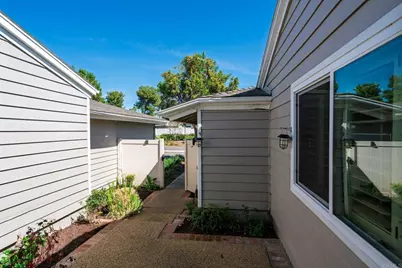 1015 Gleneagles Place, Vista, CA 92081 - Photo 4