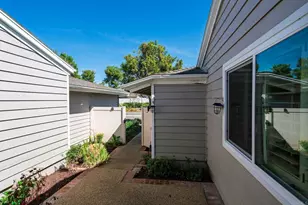 1015 Gleneagles Pl, Vista, CA 92081 - Photo 4