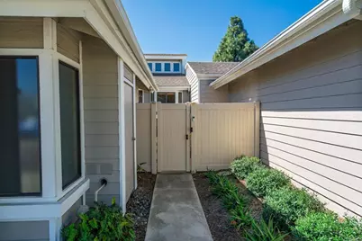 1015 Gleneagles Place, Vista, CA 92081 - Photo 2