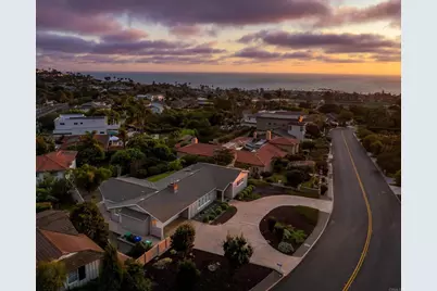 1381 W Muirlands Drive, La Jolla, CA 92037 - Photo 28