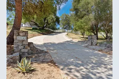 28148 Mountain Meadow Road, Escondido, CA 92026 - Photo 2