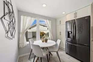 3327 Vivienda Cir, Carlsbad, CA 92009 - Photo 10