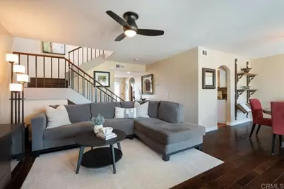 919 Wentworth Circle, Vista, CA 92081 - Photo 4