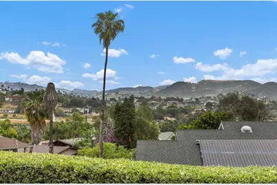 220 Journeys End, Vista, CA 92083 - Photo 4