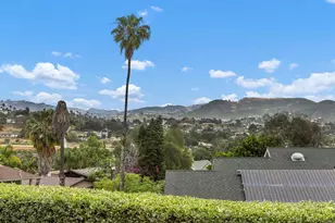 220 Journeys End, Vista, CA 92083 - Photo 4