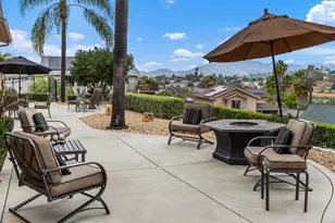 220 Journeys End, Vista, CA 92083 - Photo 2