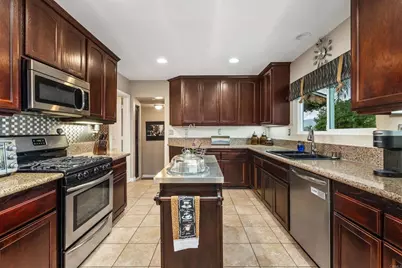 220 Journeys End, Vista, CA 92083 - Photo 12