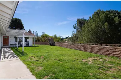 500 Beaumont Drive, Vista, CA 92084 - Photo 2