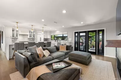 8675 Glenwick Lane, La Jolla, CA 92037 - Photo 18