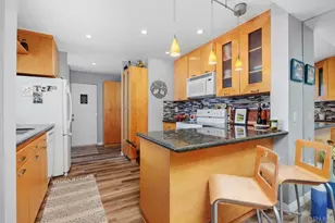 1081 Woodlake Dr, Cardiff by the Sea, CA 92007 - Photo 8