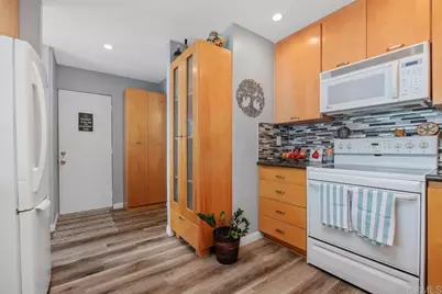 1081 Woodlake Dr, Cardiff by the Sea, CA 92007 - Photo 12