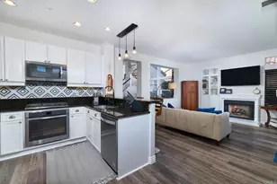 2414 Fallbrook Pl, Escondido, CA 92027 - Photo 32