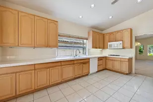 354 Benevente Dr, Oceanside, CA 92057 - Photo 10