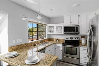 7319 Calle De Fuentes, Carlsbad, CA 92009 - Photo 6