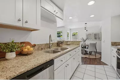 7015 Goldenrod Way, Carlsbad, CA 92011 - Photo 8