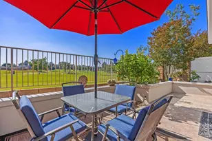907 Wentworth Cir, Vista, CA 92081 - Photo 2