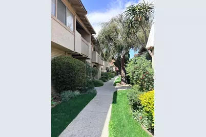 2352 Altisma Way #9, Carlsbad, CA 92009 - Photo 2