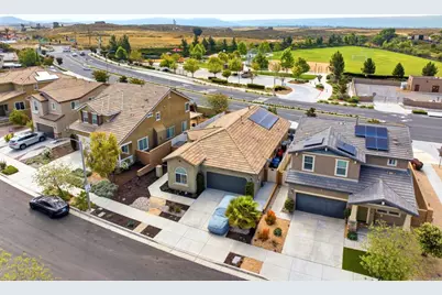 31869 Straw Lily Drive, Murrieta, CA 92563 - Photo 2