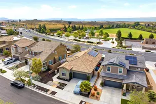 31869 Straw Lily Dr, Murrieta, CA 92563 - Photo 2