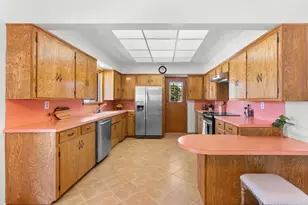 635 Pine Tree Ln, Vista, CA 92081 - Photo 8
