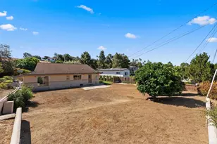 635 Pine Tree Ln, Vista, CA 92081 - Photo 24