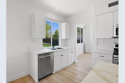 24798 Oakhurst Court, Murrieta, CA 92563 - Photo 16