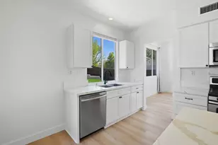 24798 Oakhurst Ct, Murrieta, CA 92563 - Photo 16