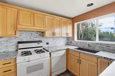 8549 De Vos Drive, Santee, CA 92071 - Photo 4