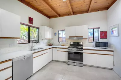 1974 Manchester Avenue, Cardiff by the Sea, CA 92007 - Photo 10