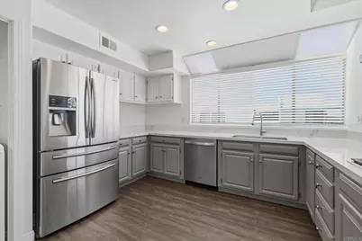 2558 Navarra Drive #E, Carlsbad, CA 92009 - Photo 6