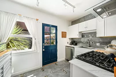 748 N Coast Highway 101, Encinitas, CA 92024 - Photo 22