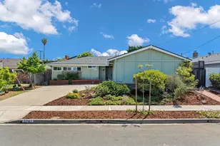 5761 Carnegie St, San Diego, CA 92122 - Photo 2