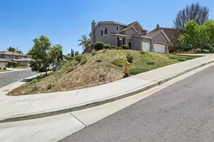 915 Applewilde Dr, San Marcos, CA 92078 - Photo 2