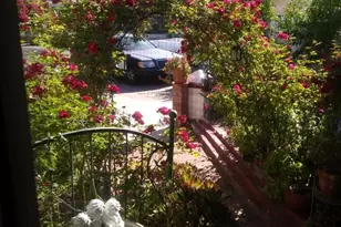 22101 Dumetz Rd, Woodland Hills, CA 91364 - Photo 2