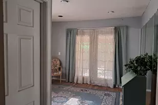 22101 Dumetz Rd, Woodland Hills, CA 91364 - Photo 12