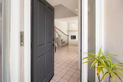 9618 Claiborne Square, La Jolla, CA 92037 - Photo 6