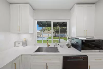 2640 Chestnut Avenue, Carlsbad, CA 92010 - Photo 16