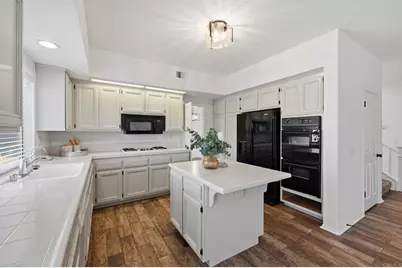 25211 Via Pera, Murrieta, CA 92563 - Photo 12